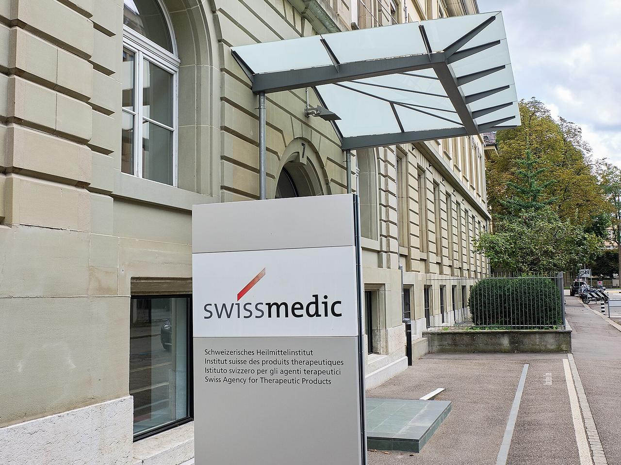 Entrance of the Swissmedic headquarters in Bern with the agency's sign